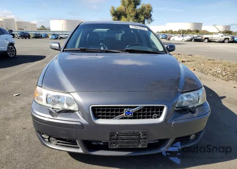 2005 Volvo V70 R z USA, uszkodzony, nr VIN YV1SJ527552475565